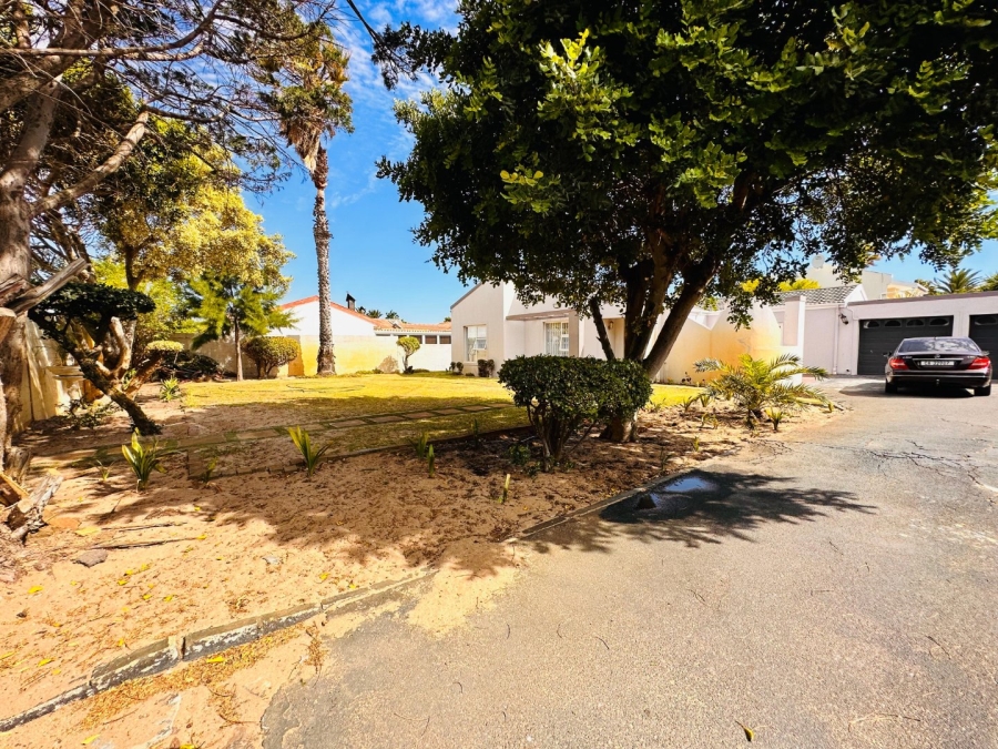 4 Bedroom Property for Sale in Flamingo Vlei Western Cape